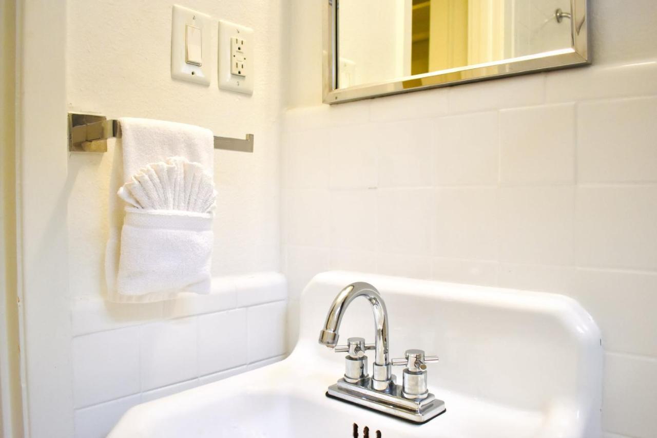休斯敦Romantic Efficiency On Tree-Lined Blvd - First Floor Living With Pool & Private Patio公寓 外观 照片